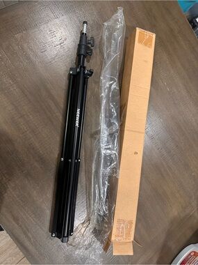 Neewer Black Adjustable Light Stand for Home Accents